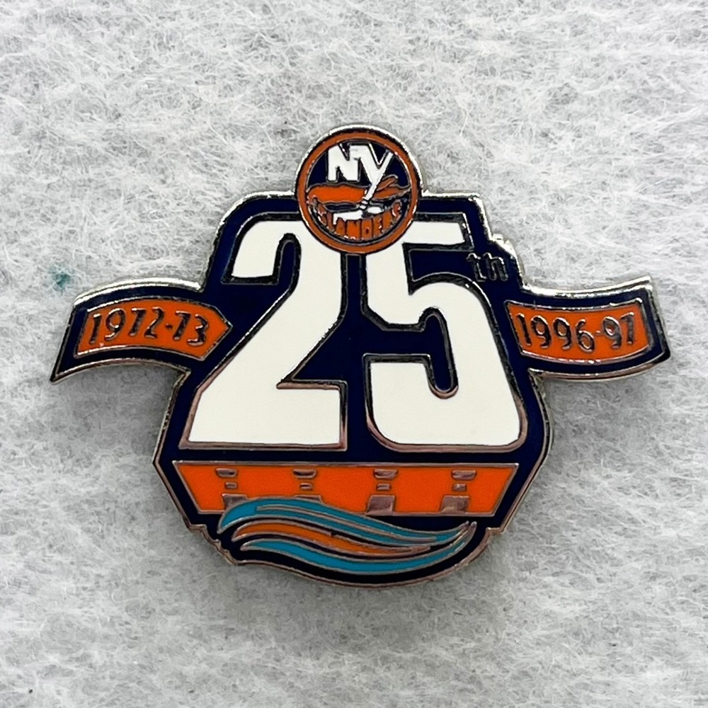 🔮 5/$25 Vintage NHL New York Islanders‎ 25th Anniversary Hockey Pin